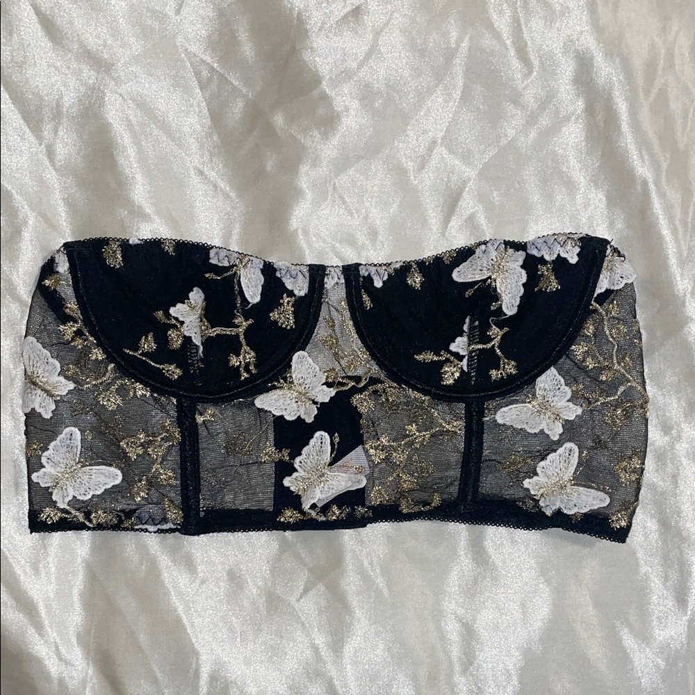 ROMWE Black and White Lace Top with Gold Details - Bundle Only